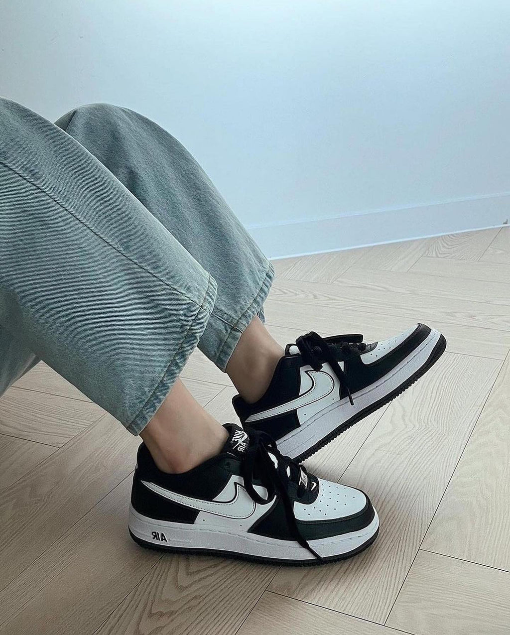 Nike Air Force 1 Low '07 White Swoosh Panda