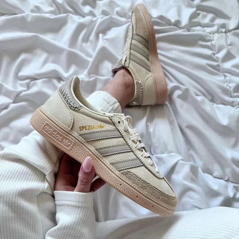 Chaussures de handball Adidas Spezial Crème Blanc Beige (Femme)