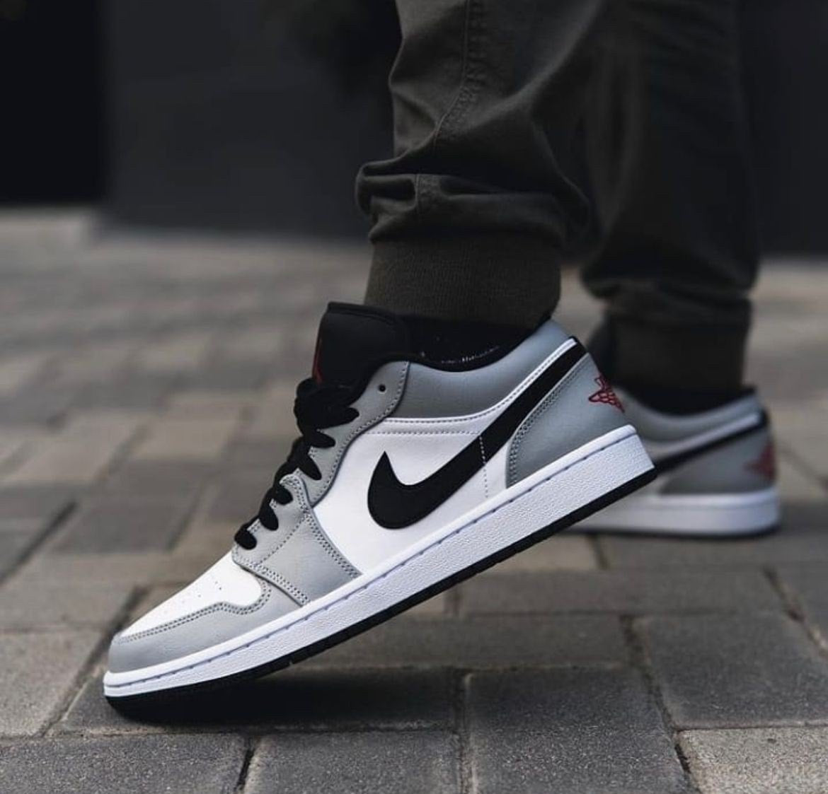 Air Jordan 1 Low Light Smoke Grey