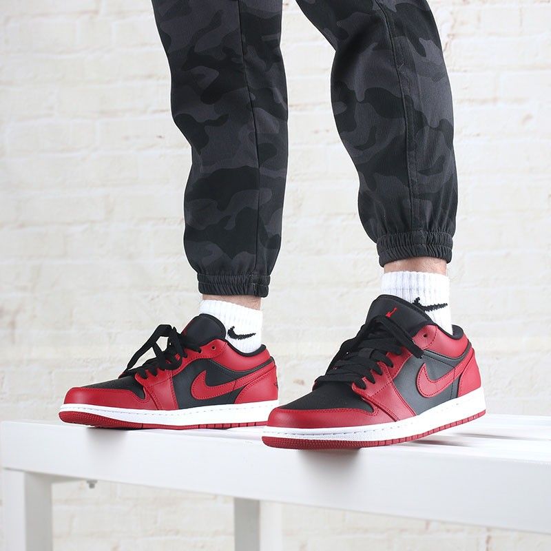 Air Jordan 1 Low Reverse Bred