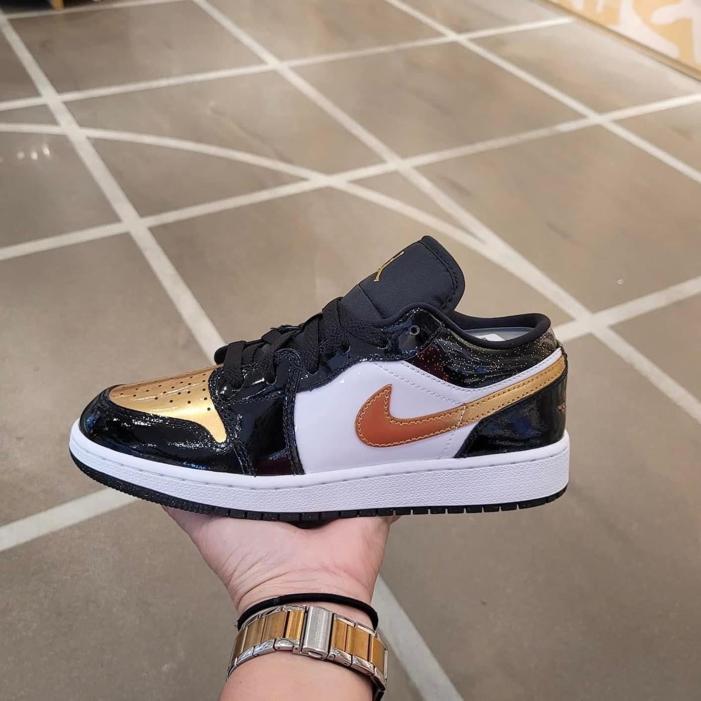 Air Jordan 1 Low SE Gold Toe