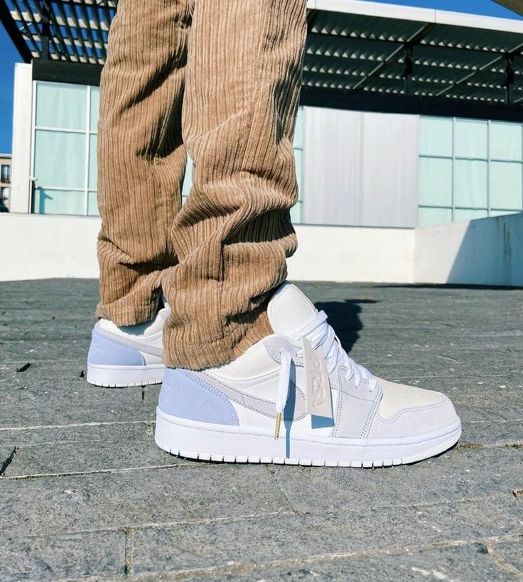 Air Jordan 1 Low Sky Gray Paris