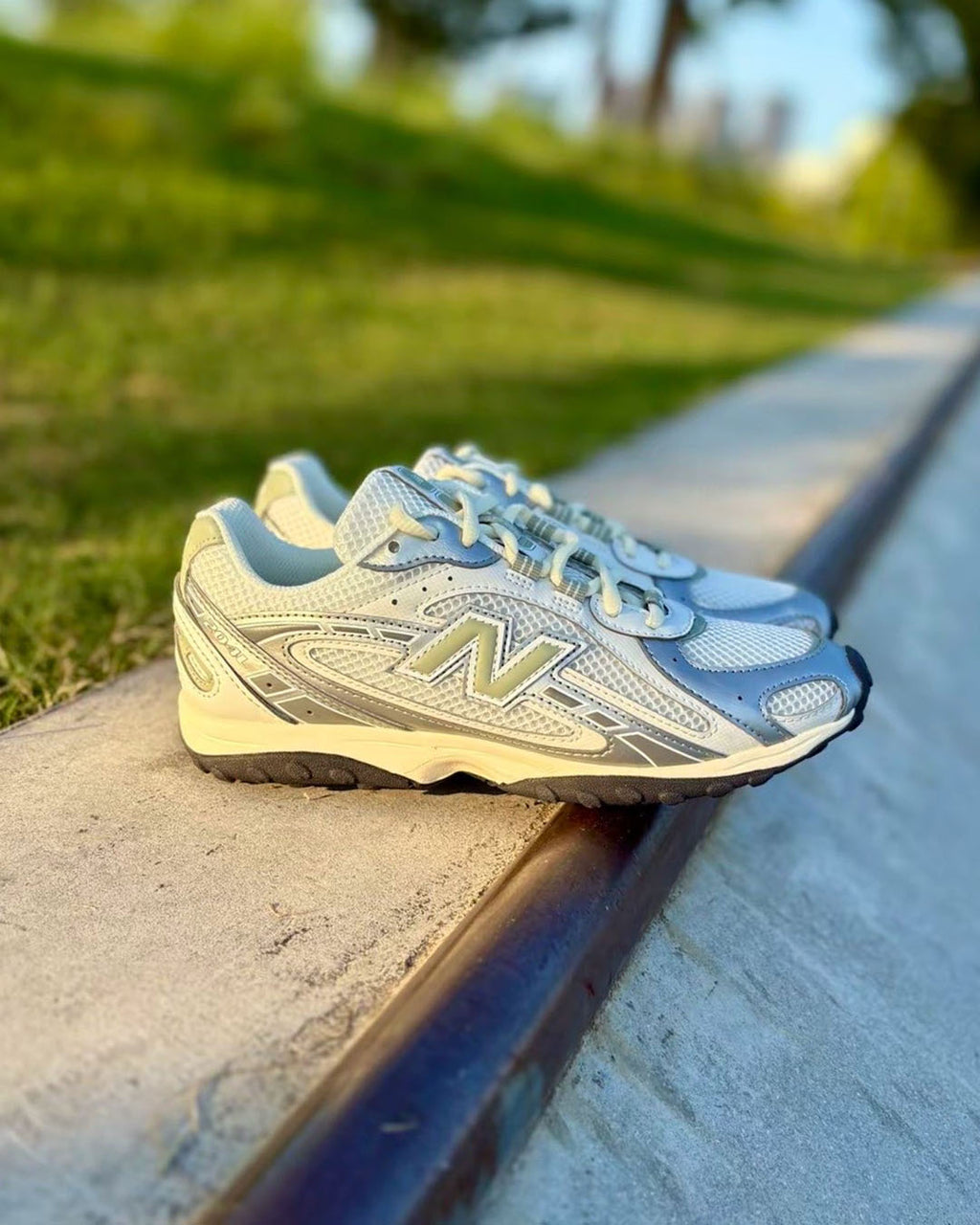 New Balance 204L Silver Metallic Sage Green