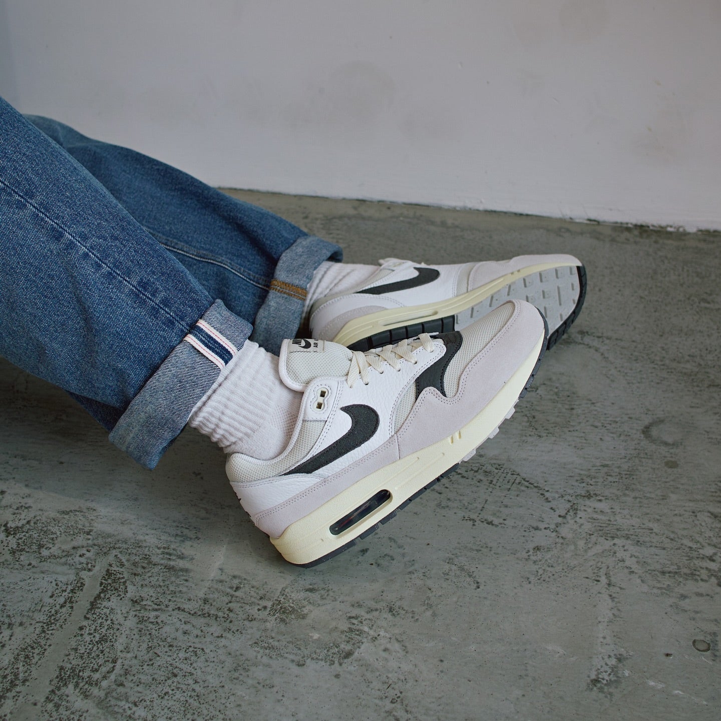 Nike Air Max 1 Light Bone Iron Grey