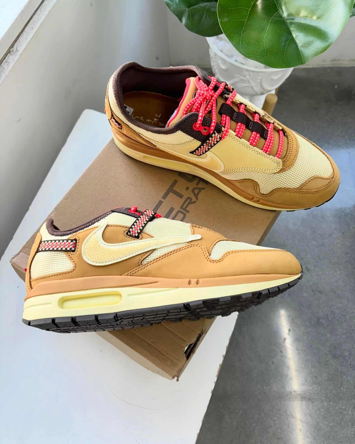 Nike Air Max 1 Travis Scott Cactus Jack Wheat Lemon Drop