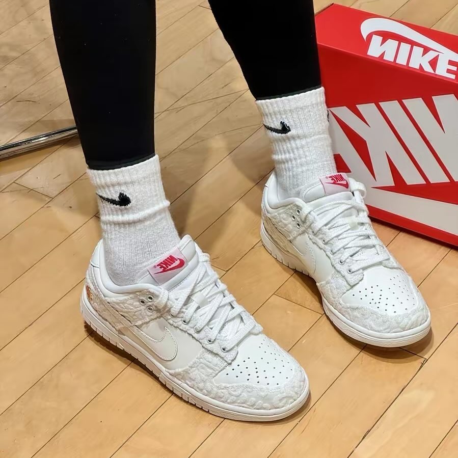 Nike Dunk Low Give Her Flowers