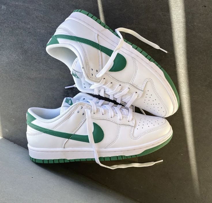 Nike Dunk Low Retro Summit White Malachite