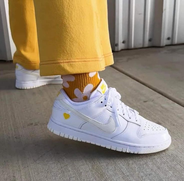 Nike Dunk Low Yellow Heart