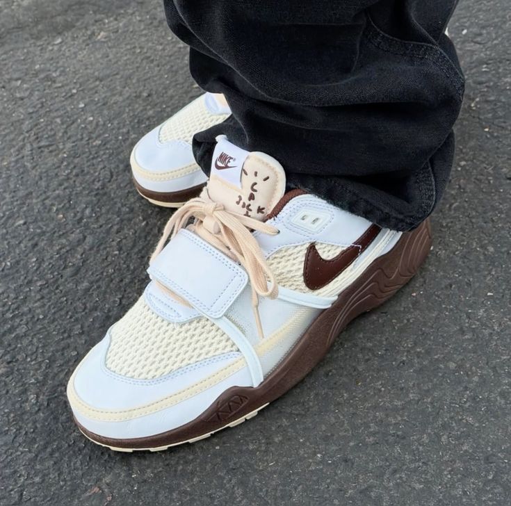 Nike Zoom Field Jaxx Travis Scott Light Chocolate