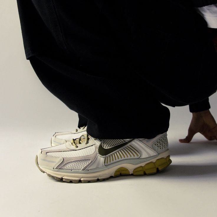 Nike Zoom Vomero 5 Light Bone Medium Olive