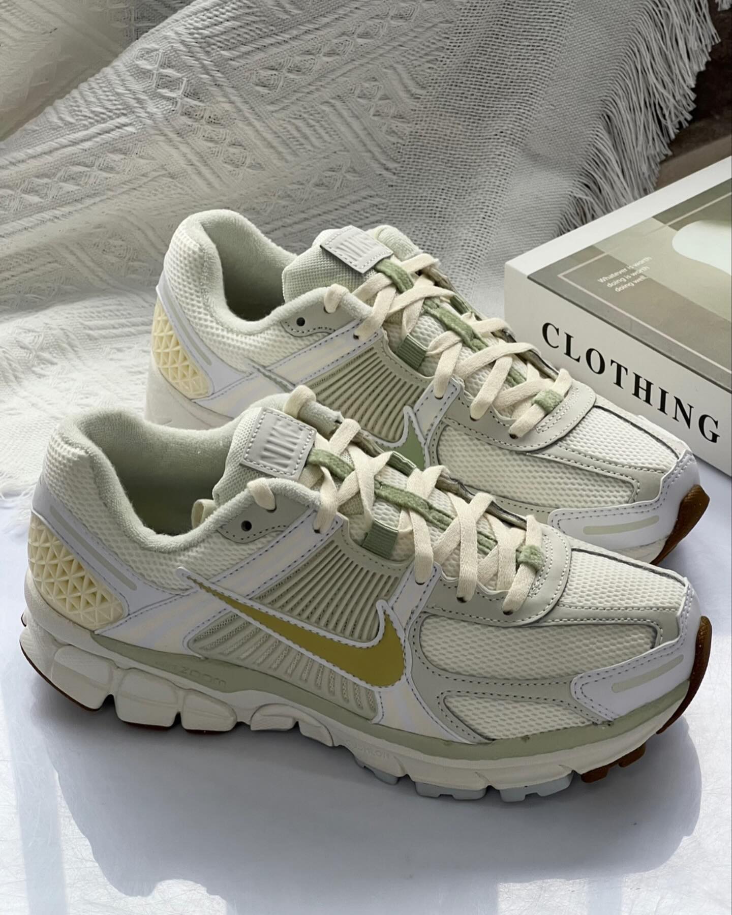 Nike Zoom Vomero 5 Sail Buff Gold