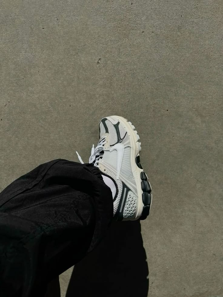 Nike Zoom Vomero 5 Supersonic Light Bone Black