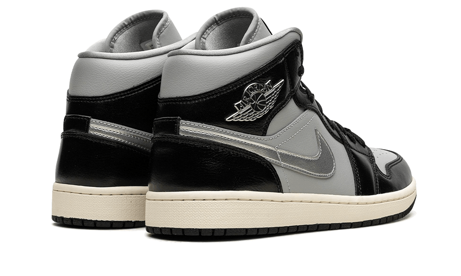 Air Jordan 1 Mid Noir Chrome